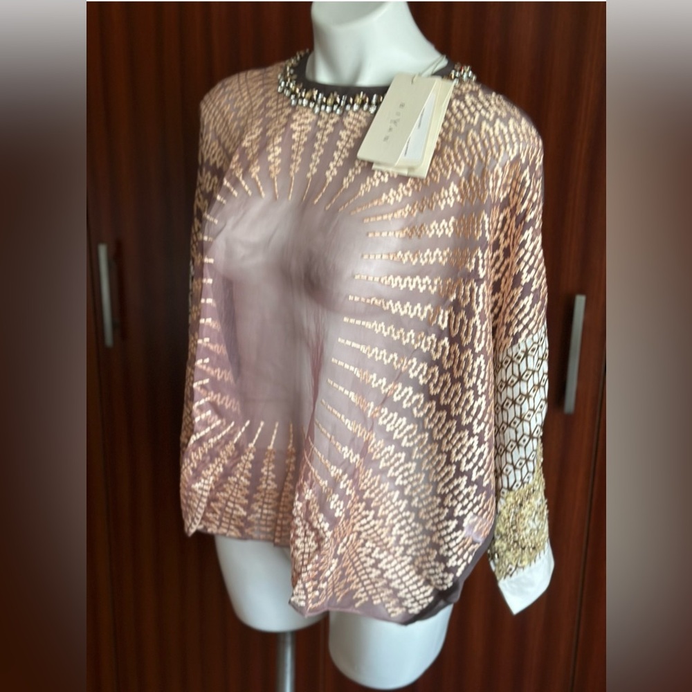 NWT Embroidered and beaded Fabulous Blouse w/lace Appliqué. Size L Retail $1895